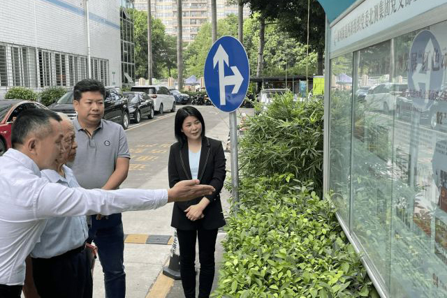 关爱青少正其时，妇女撑起彩云天